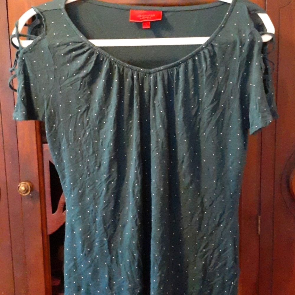 Jennifer Lopez dark green tee w/ open sleeves, sz small